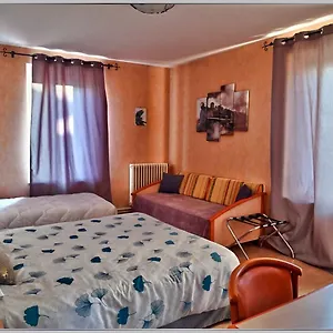 ** Hotel Logis Des Voyageurs Restaurant La Bonne Tabl'hay Frankrijk