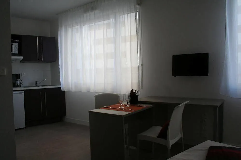 Montempo Apparthotel Marseille Centre Euromed 4*,